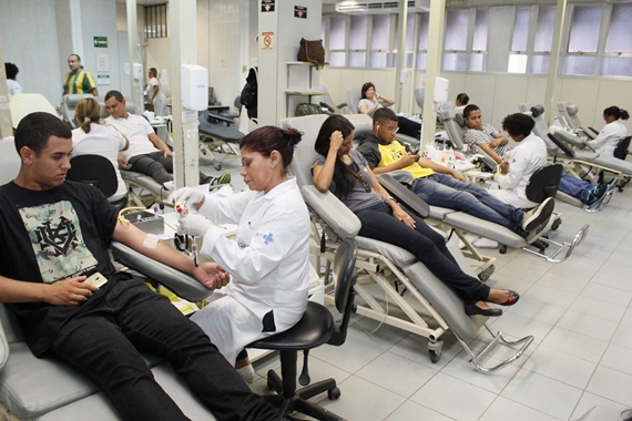 No primeiro dia de vacinação contra a febre amarela, Hemorio recebe mais de 500 candidatos à doação de sangue